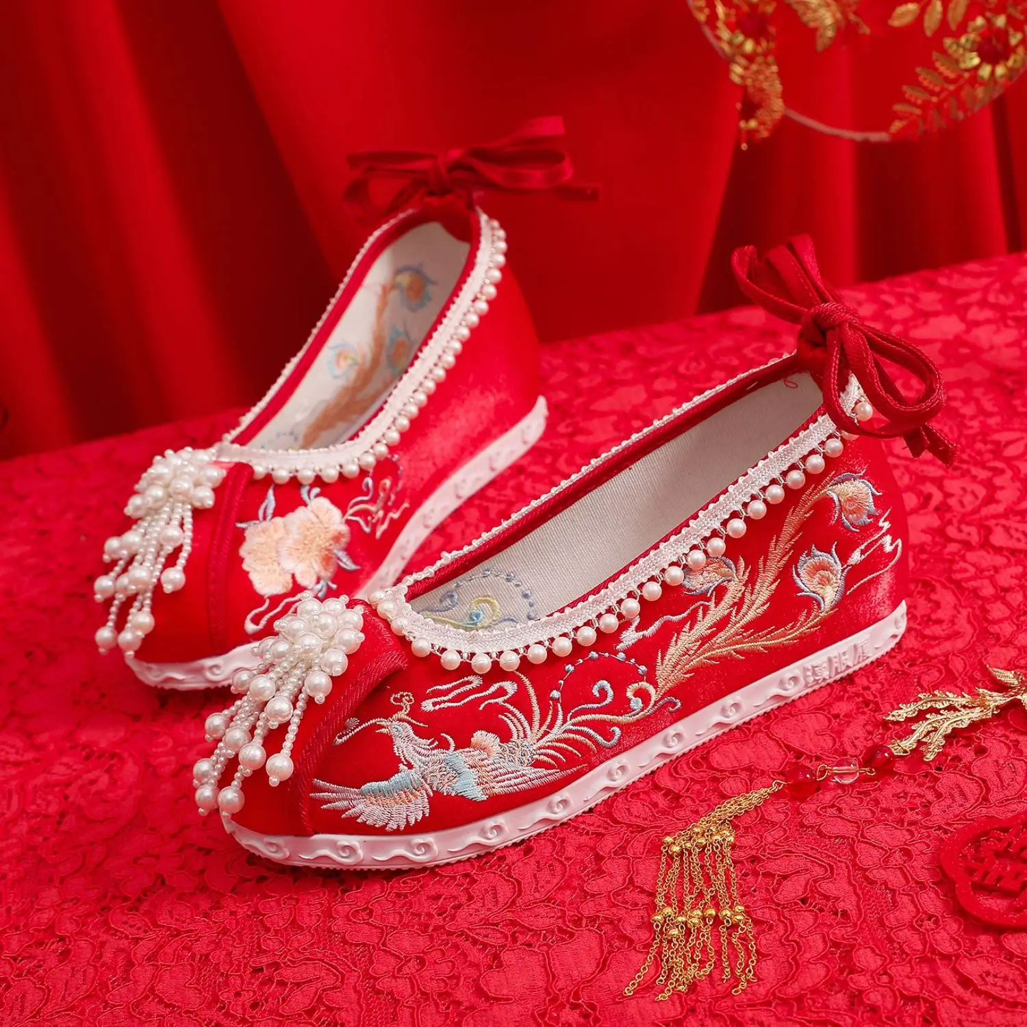 

Женские туфли Hanfu из жемчужной ткани, повседневные, в китайском свадебном стиле, с вышивкой, бахромой и увеличенной подошвой для увеличения роста, в стиле Xiuhe