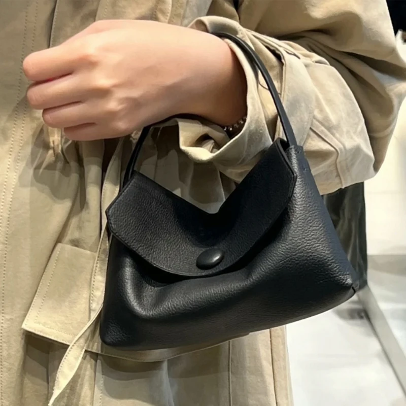 حقائب صغيرة من الجلد الطبيعي بأحرف أولية مخصصة للنساء، حقائب يد ومحافظ فاخرة من تصميم مصممين 2026، جديدة في حقيبة معصم مزخرفة بأزرار من جلد البقر الطبيعي جودة عالية ًالشحن مجانا وصول الشحن السريع #2