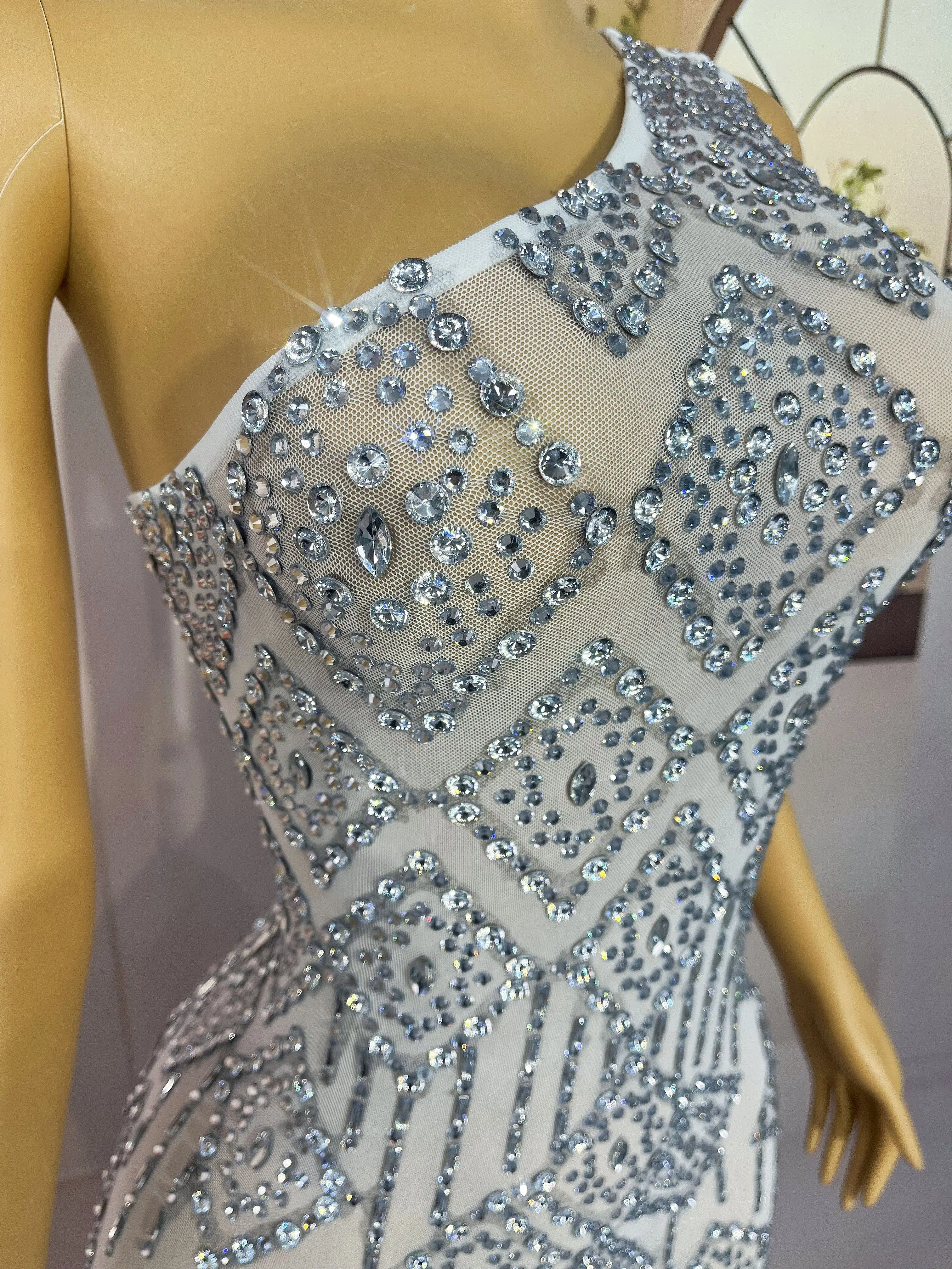 High-end evening shimmering crystal chain elegant one-shoulder dress party celebration costume wedding red carpet dress Linglian