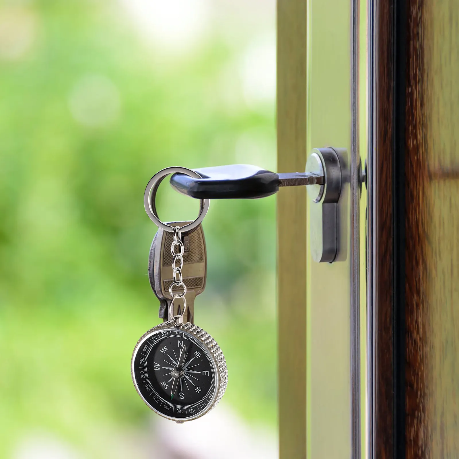 

Mini Aluminum Alloy Compass Keychain Sparkling Rhinestones Outdoor Pocket Compass for Camping Hiking Survival