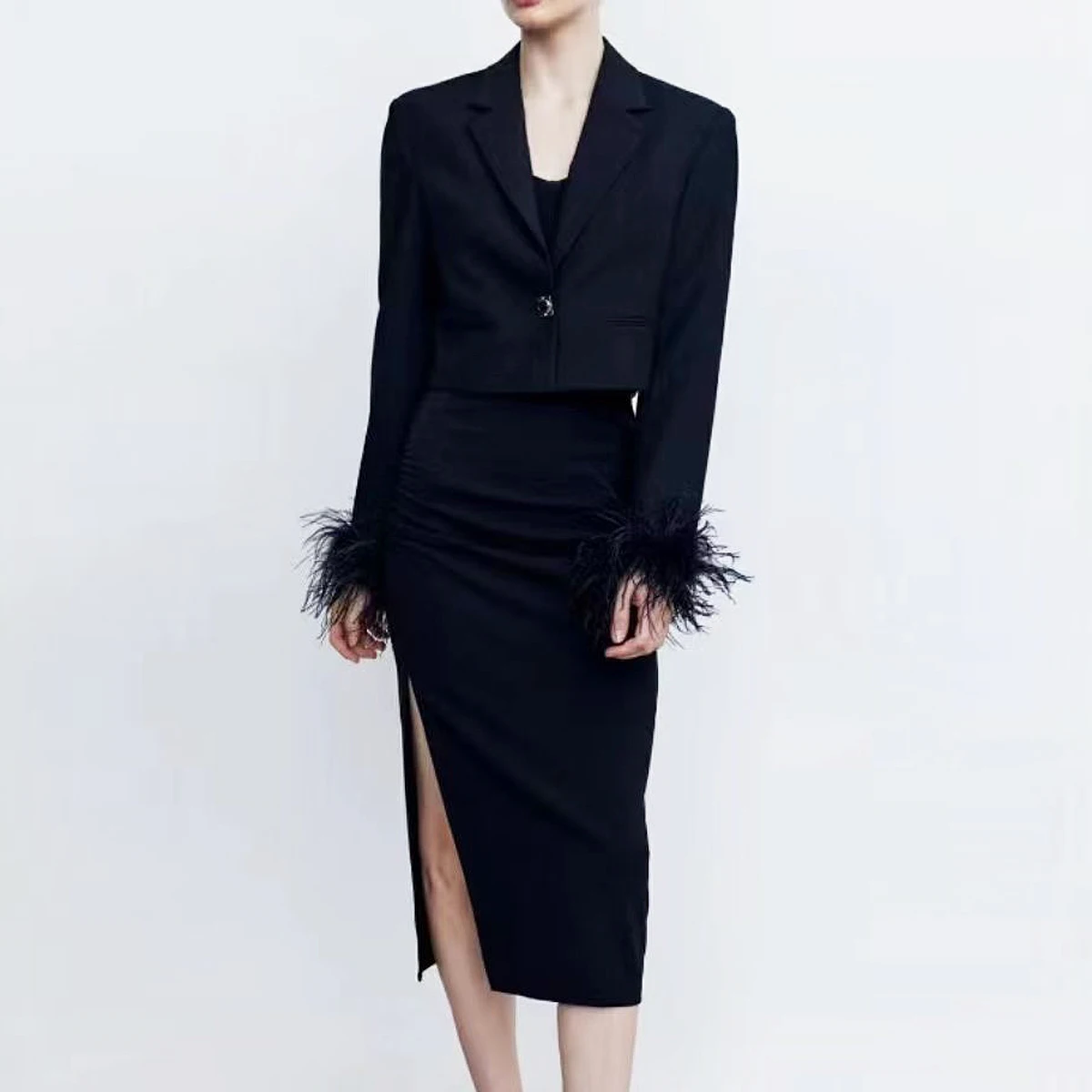 

Spot 2024 New Fashion Premium Ostrich Feather Long Sleeve Slim Temperament Commuter Women's Suit Skirt Set