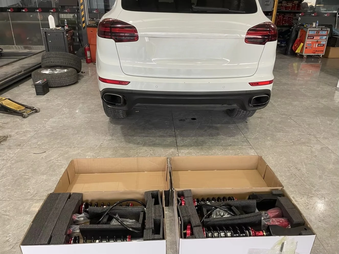 طقم ممتص صدمات النيتروجين عالي الأداء من الفولاذ الكربوني متوافق مع بورش كايين 955/957/958