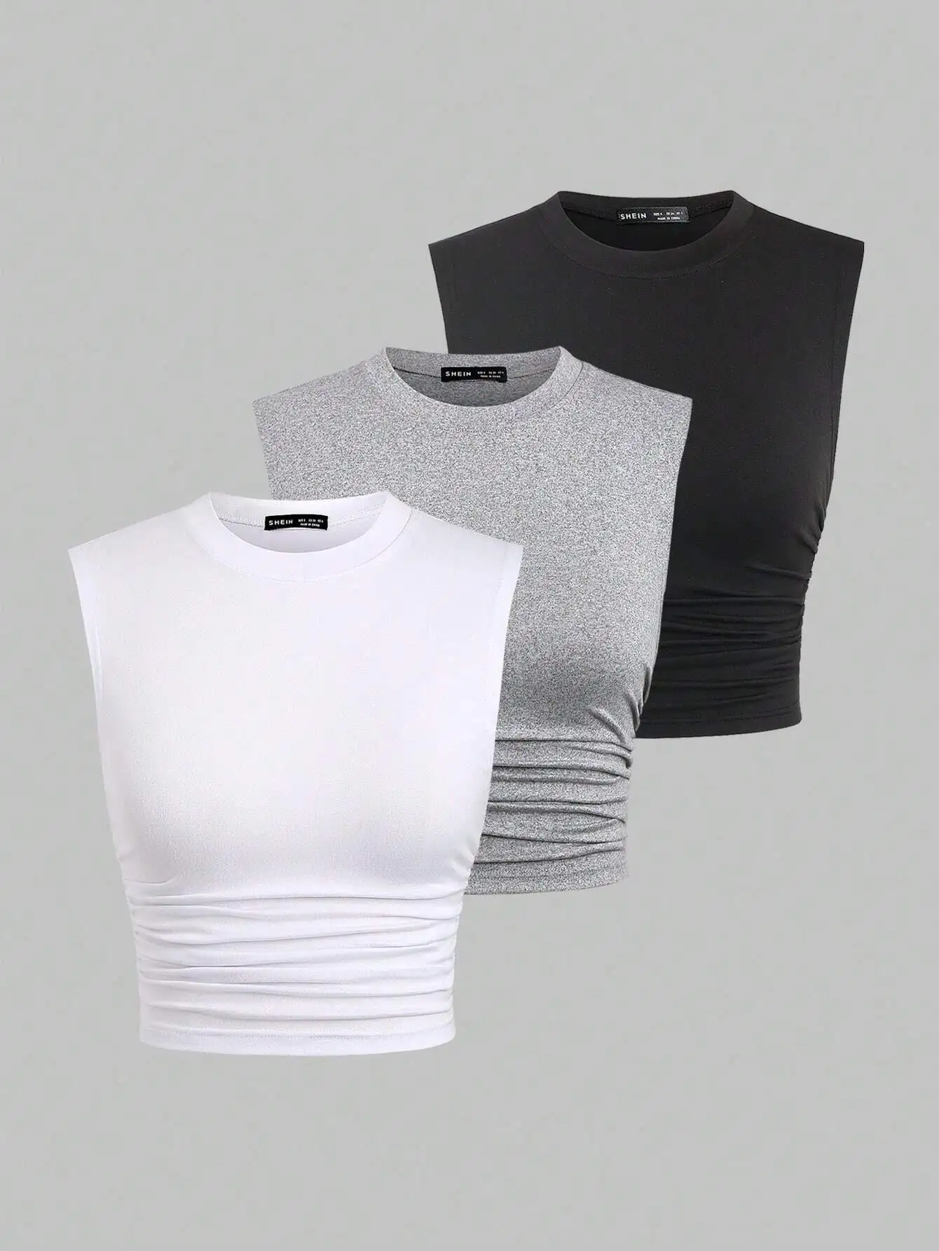 

Женский комплект из однотонного укороченного топа с круглым вырезом и рюшами для весны и лета