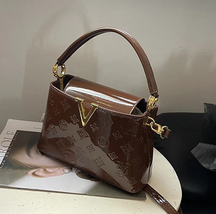 

Winter Personalized Patent Leather Retro Portable Women's Bag New Simple Indentation Design Shoulder Bag Popular Messenger Bag