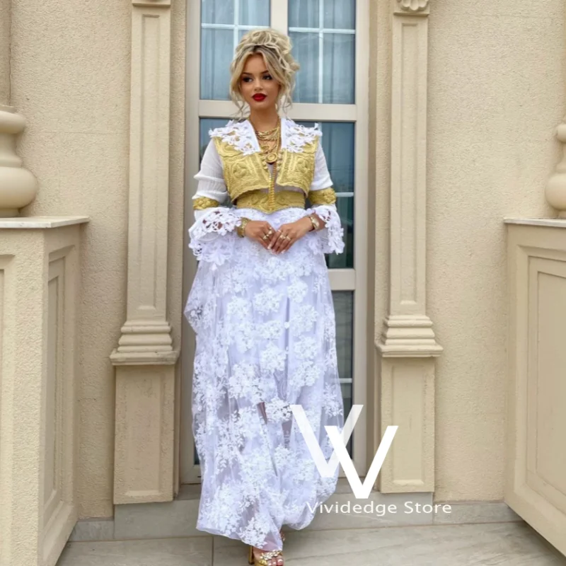 Elegantes Kakura Formelles Abendkleid-Set Weiße Spitze Bestickt Langärmelig Goldene Weste Gürtel Albanisches Party-Ballkleid Maßanfertigung