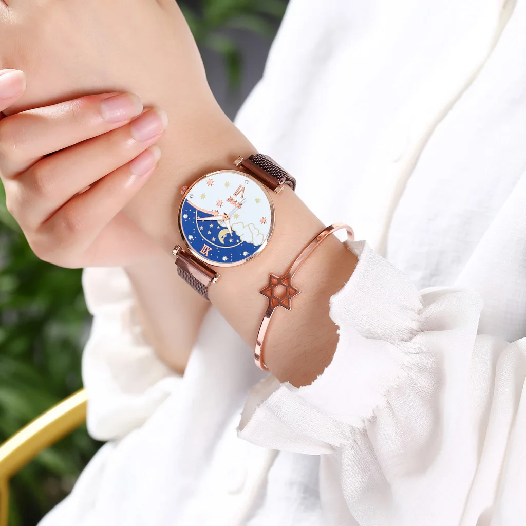 Tendencia De Mujer 2023 السيدات شخصية حزام من الجلد ساعة موضة جديدة الشمس القمر ستار حجر الراين ساعة ساعة امرأة عادية