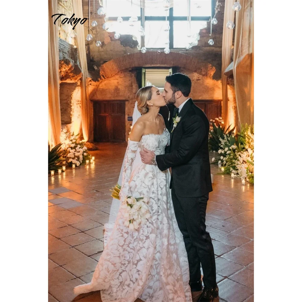 

Tokyo Customized White Strapless Wedding Dress Detachable Sleeves Flower Back Zip Bridal Veil Court Train A-Line Wedding Gown