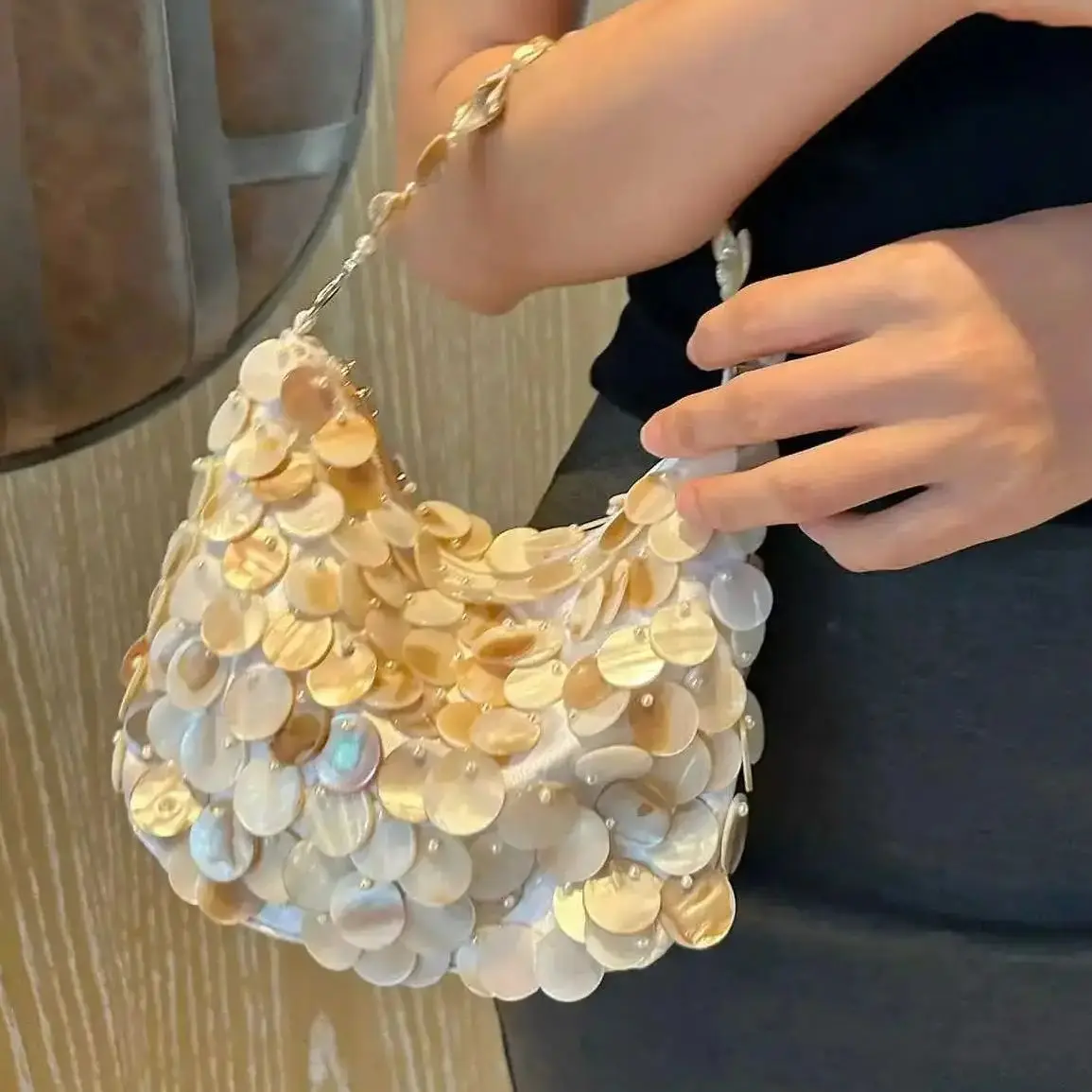 Luxury Sequin Internal Chain Shell Handmade Purse Tote Handbag Hobo Evening Bag New Designer Woven Shoulder Bag for Women