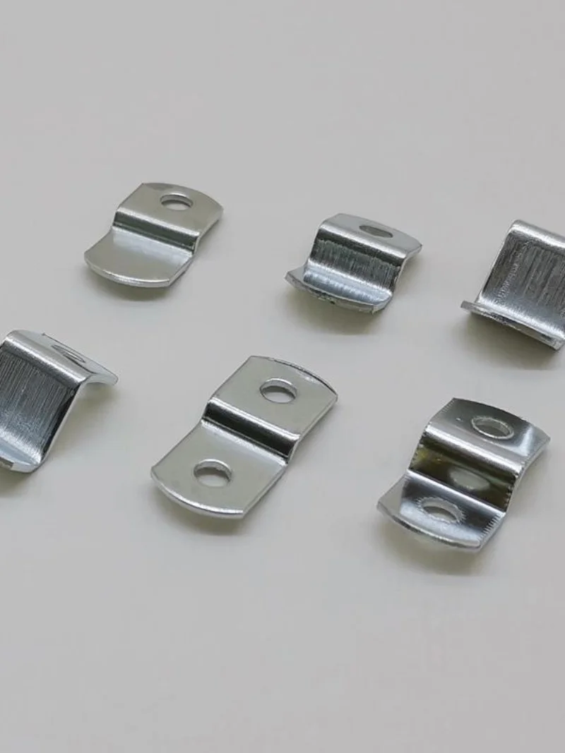 

Iron L-Shaped Corner Bracket Z-Shaped Bow Corner Frame 90 Degree Fixed 200 Pieces Set Hardware Connector for Office Use