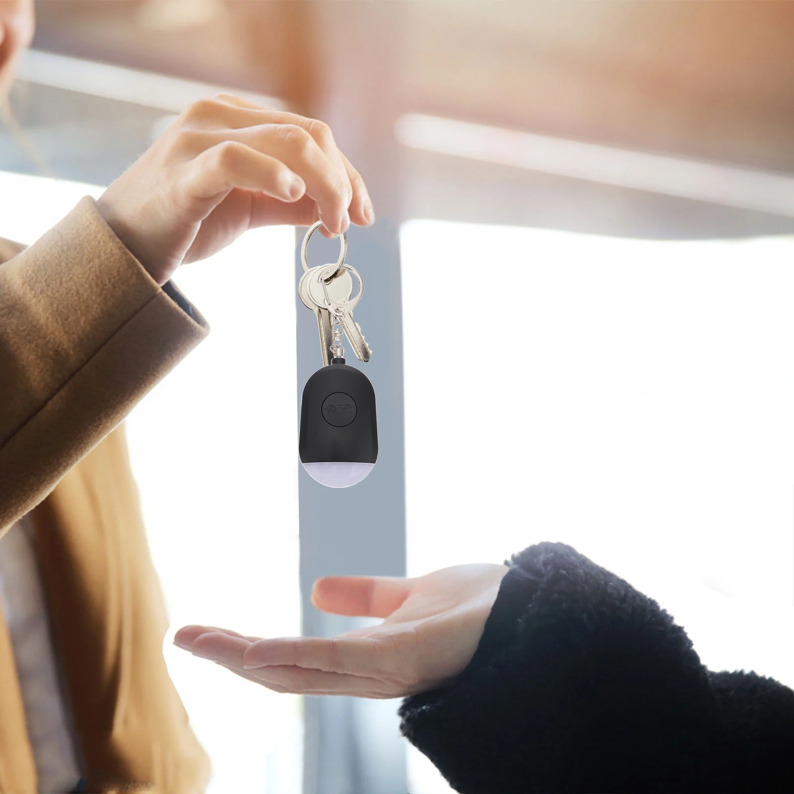 1 قطعة إنذار الأمن الشخصي سلسلة المفاتيح في حالات الطوارئ مع مصباح ليد للنساء آمنة في الهواء الطلق تشغيل السفر التخييم المحمولة #2