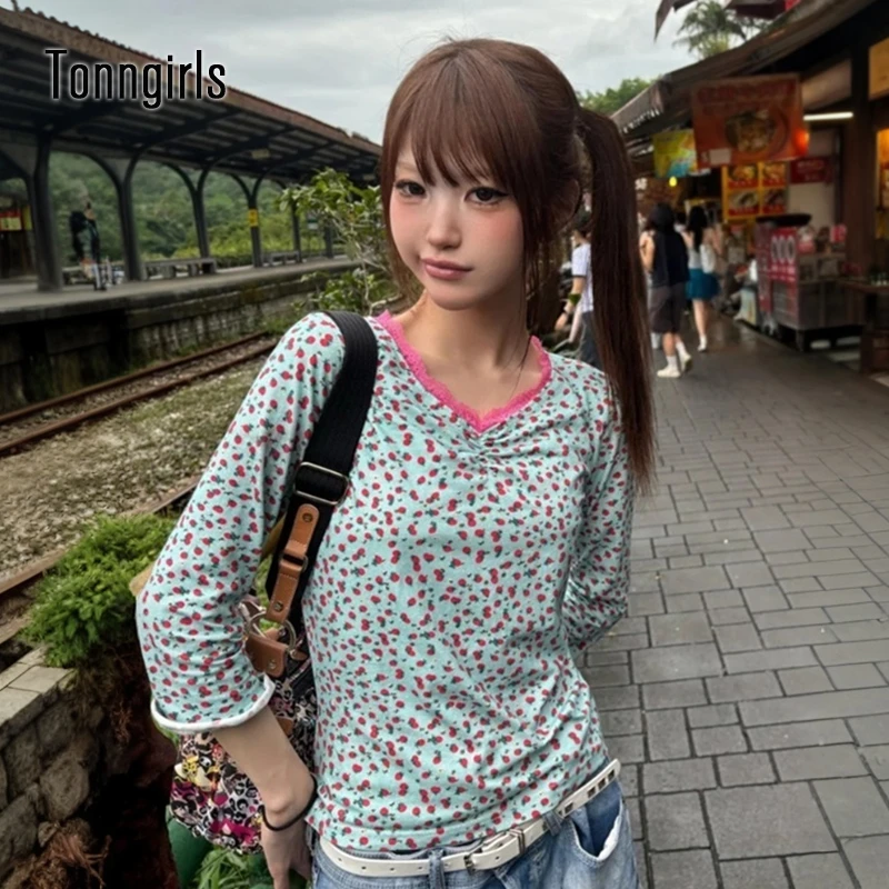 Tonngirls Y2k Japanese T-shirt Women Print Strawberry Tops Streetwear Korean Style Patchwork Lace Vintage Graphic Tops Tee 2000s