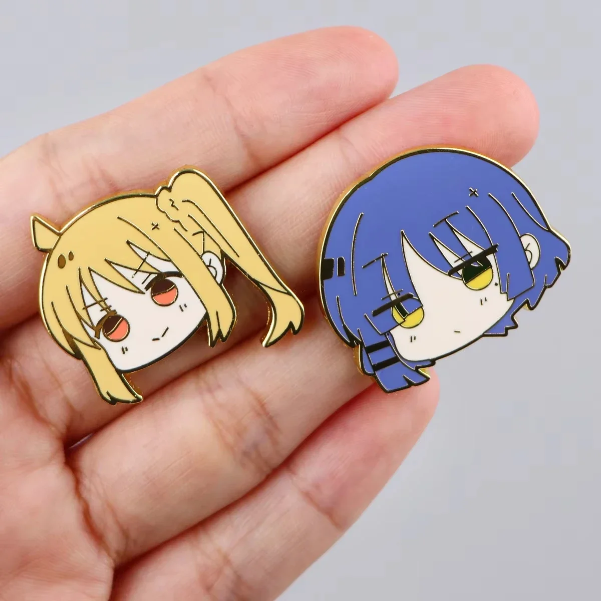 4 Stück BOCCHI THE ROCK Anime Cosplay Broschen Niedliche Charakter-Pins Kleidung Rucksack Revers-Abzeichen Mode-Schmuck Accessoires Geschenke