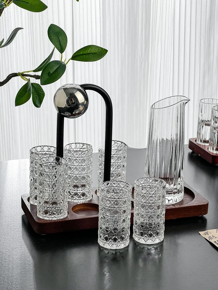 

Новый набор эстетичных рельефных бокалов из утолщенного стекла: бокалы для белого вина, барные бокалы-диверторы, бокалы-пули, бокалы для крепких напитков с одним горлышком