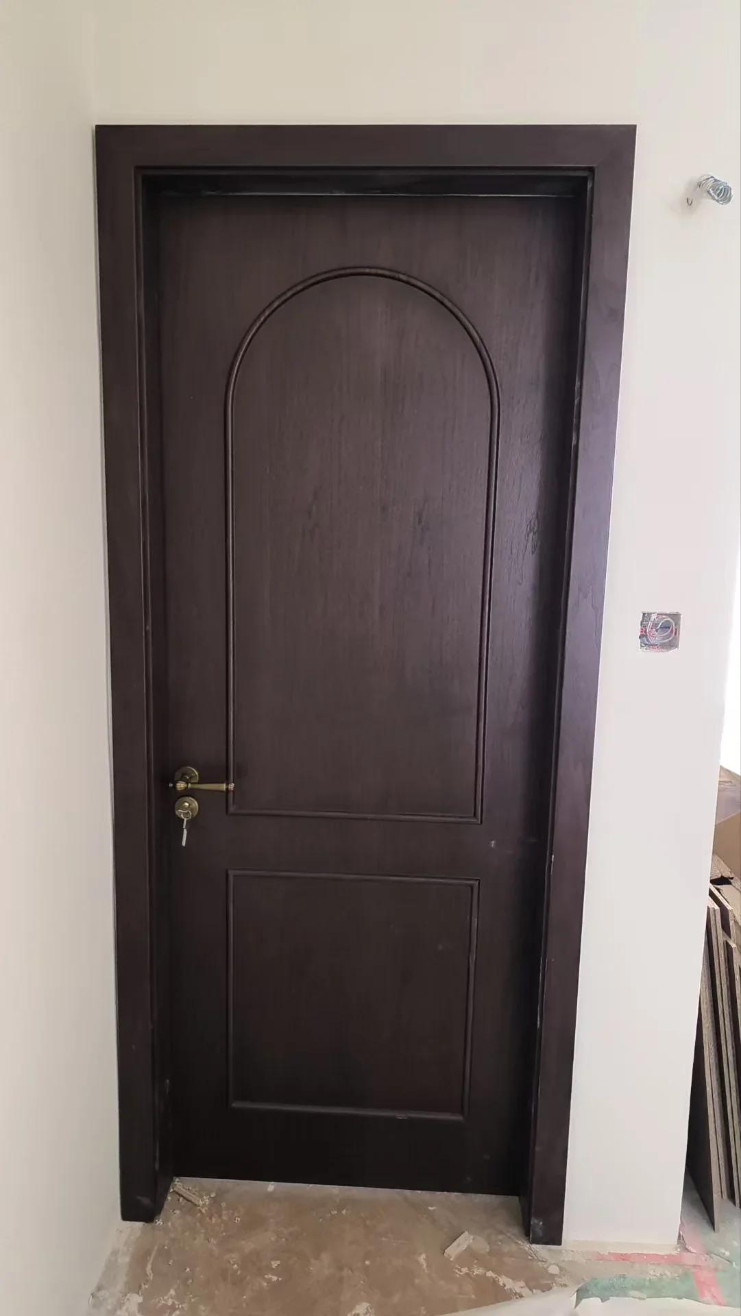 

Customized Modern Brown Wooden Fire-Resistant Interior Door with Fire Proof Handles for Home Hotel or Apartment Made of Polymer