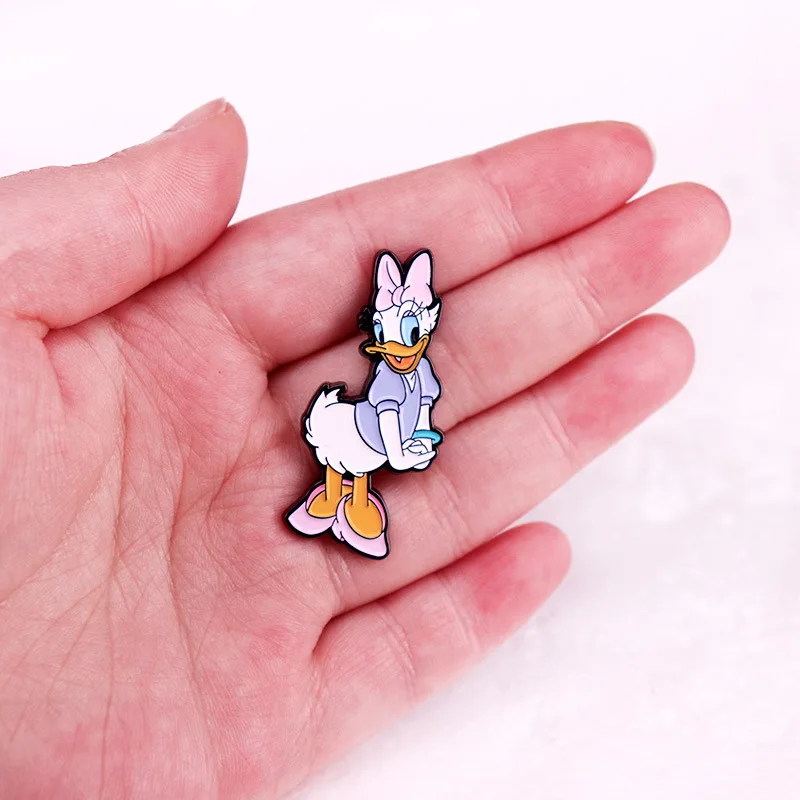 Disney Cartoon Donald Duck Daisy Duck Enamel Pins Anime Metal Brooch Badge Fashion Jewellery Backpack Accessory Gifts