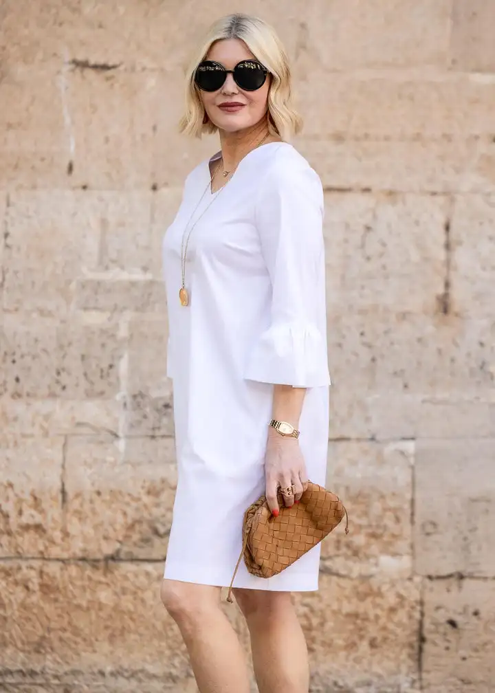 فستان قصير أنيق للسيدات بلون سادة ورقبة على شكل حرف V وأكمام جرس #4