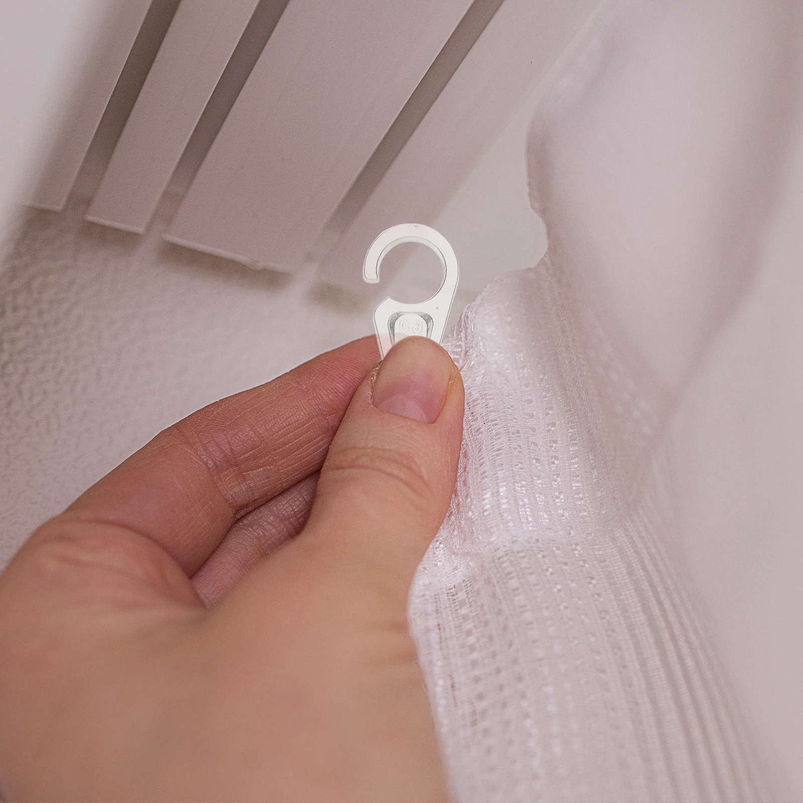 

50pcs Reinforced Curtain Hooks Heavy Duty Metal Hold Strong Load-Bearing Smooth Surface for Wooden Iron Rings