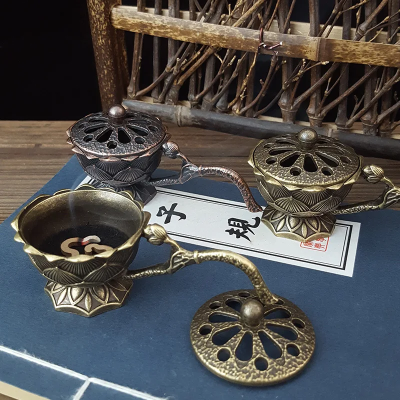 Handlicher Lotus-Räucherstäbchenhalter, Vintage-Legierung Ausgehöhlter Räucherstäbchenhalter mit Abdeckung, Aromatherapie-Ornament