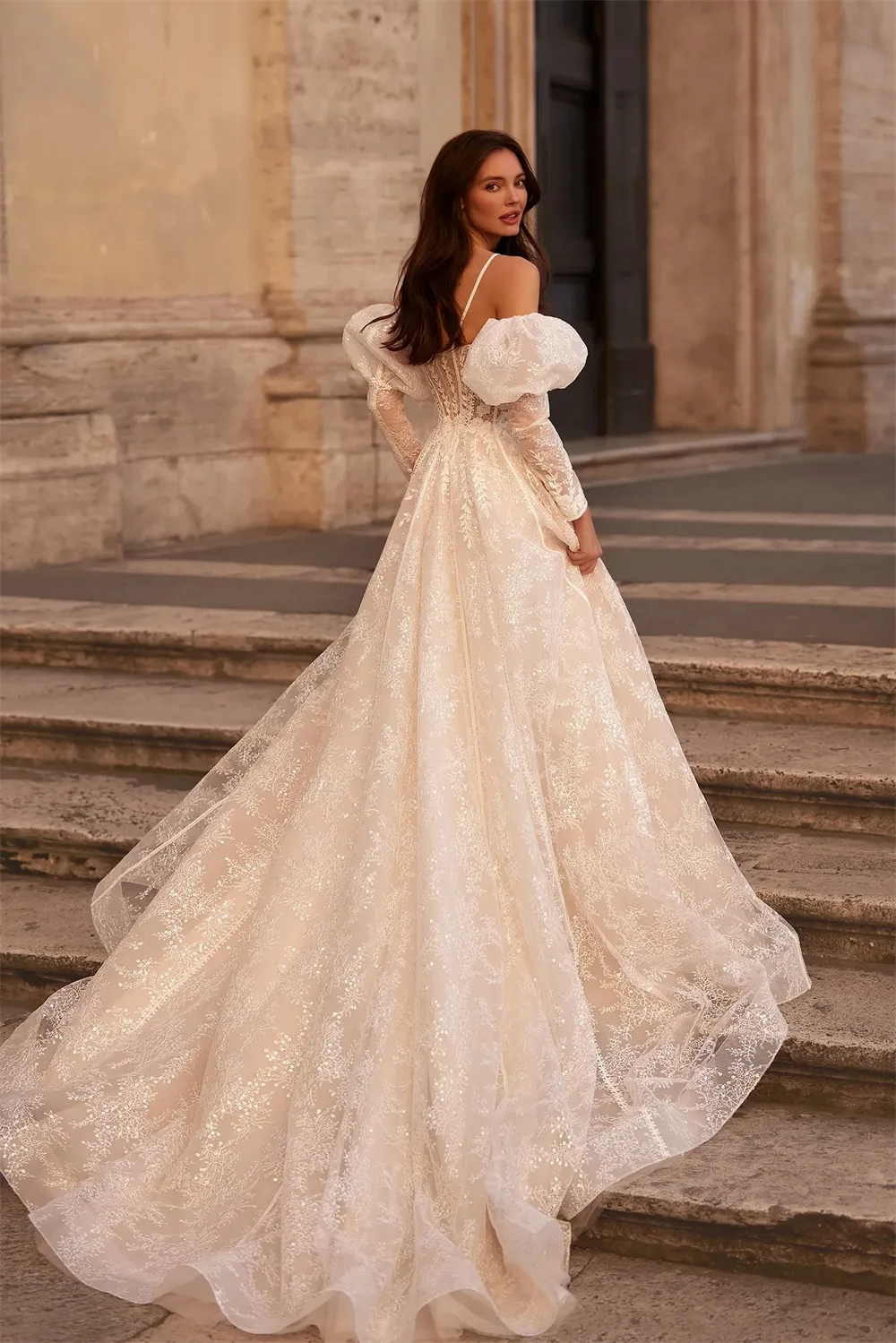 도쿄 맞춤형 화이트 오프숄더 웨딩드레스 탈부착 가능한 소매 뒤 지퍼 브라이덜 가운 A라인 코트 트레인 웨딩드레스