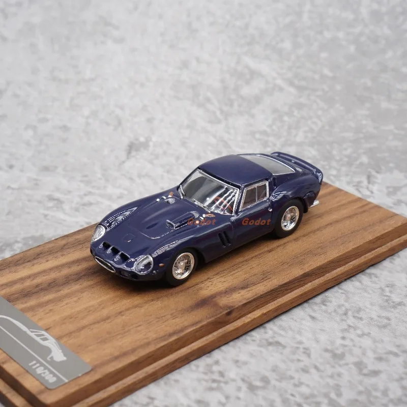 

FY 1:64 250 GTO die-cast simulation alloy car model, boys' festival gift toy, adult collectible ornament.