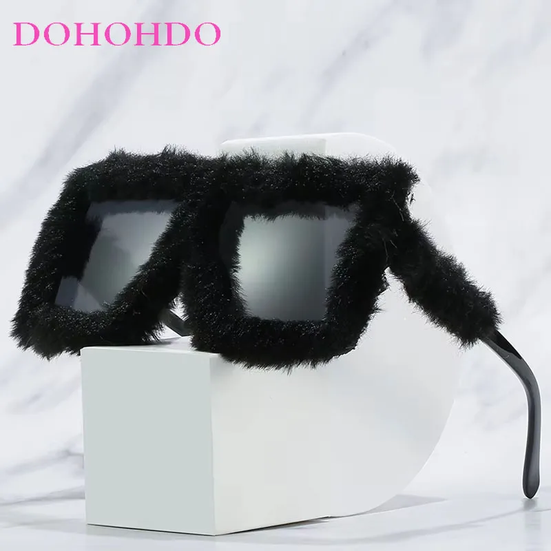 

DOHOHDO Winter New Soft Fur Velvet Square Sunglasses Women Trendy Gradient Oversize Sun Glasses Ladies Sexy Eyewear UV400 Shades