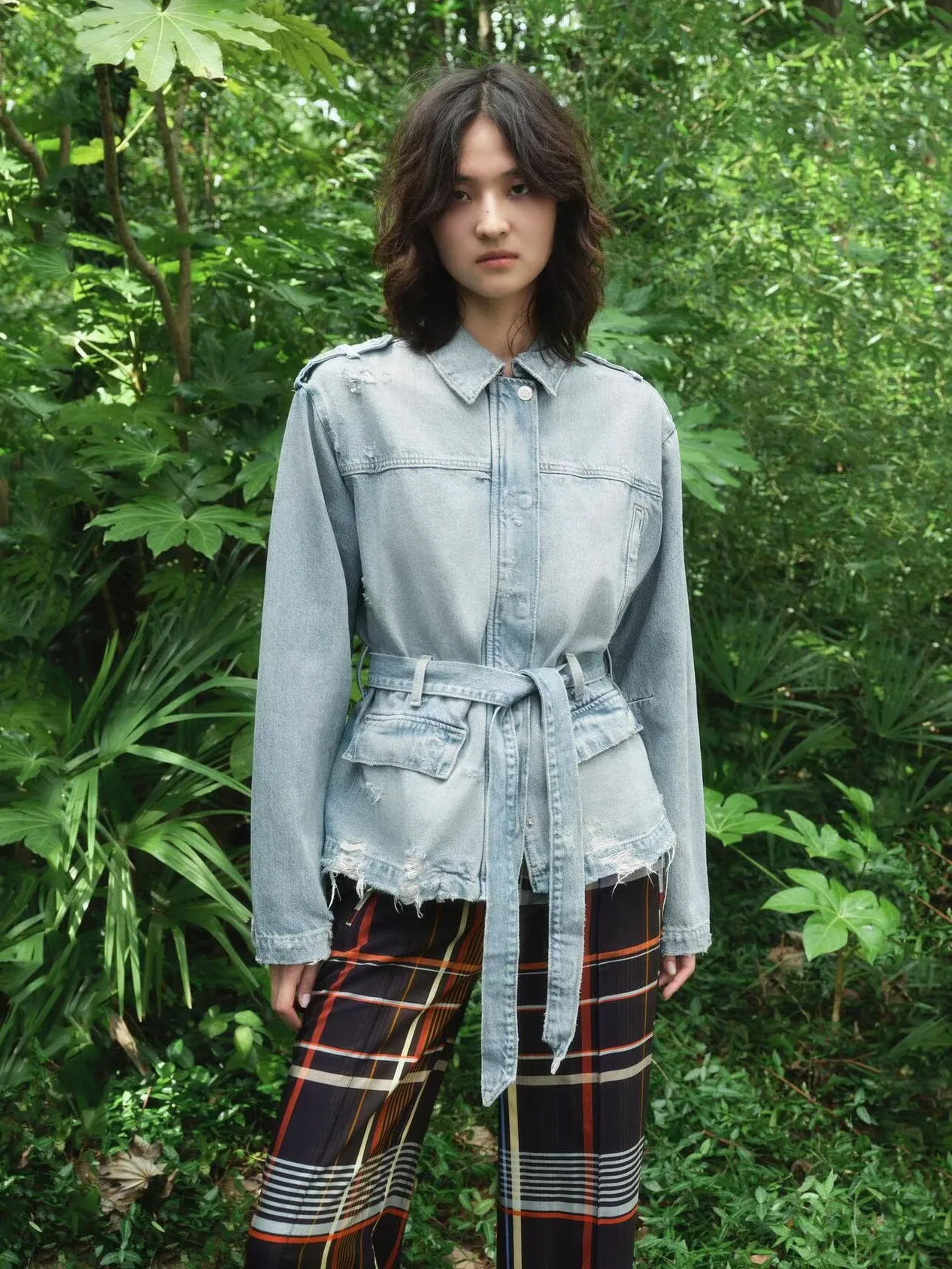 

Новое осеннее поступление, женская легкая джинсовая куртка TRF с поясом, украшением, повседневная женская верхняя одежда