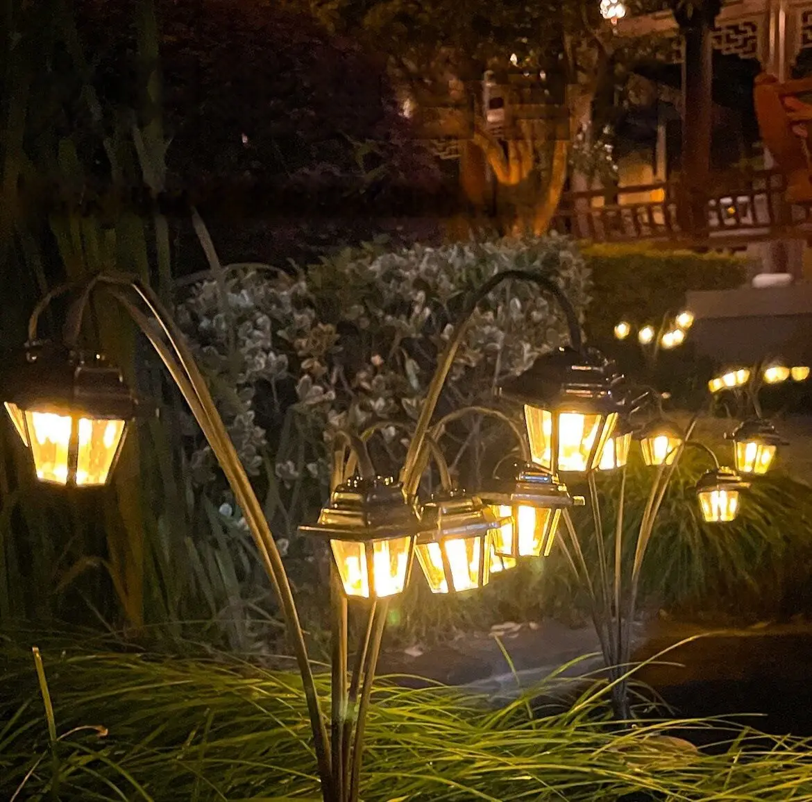 

1PC Solar Powered Hexagonal Palace Lantern, Outdoor Waterproof Garden Stake Light, Warm White Retro Landscape Decor Lamp for Law