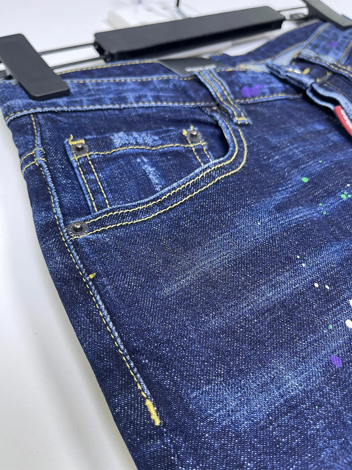 2024 Lente/Zomer Nieuwe D2 Jeans Voor Mannen, Gewassen, Gekrast, Gepatcht, Bedrukt, Geverfd, Gespat, Blauw, Kleine Voeten