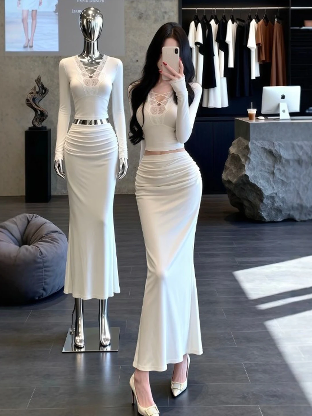 

Комплект из топа с V-образным вырезом и юбки с высокой талией, женская модная весенняя коллекция, удобный мягкий костюм-двойка