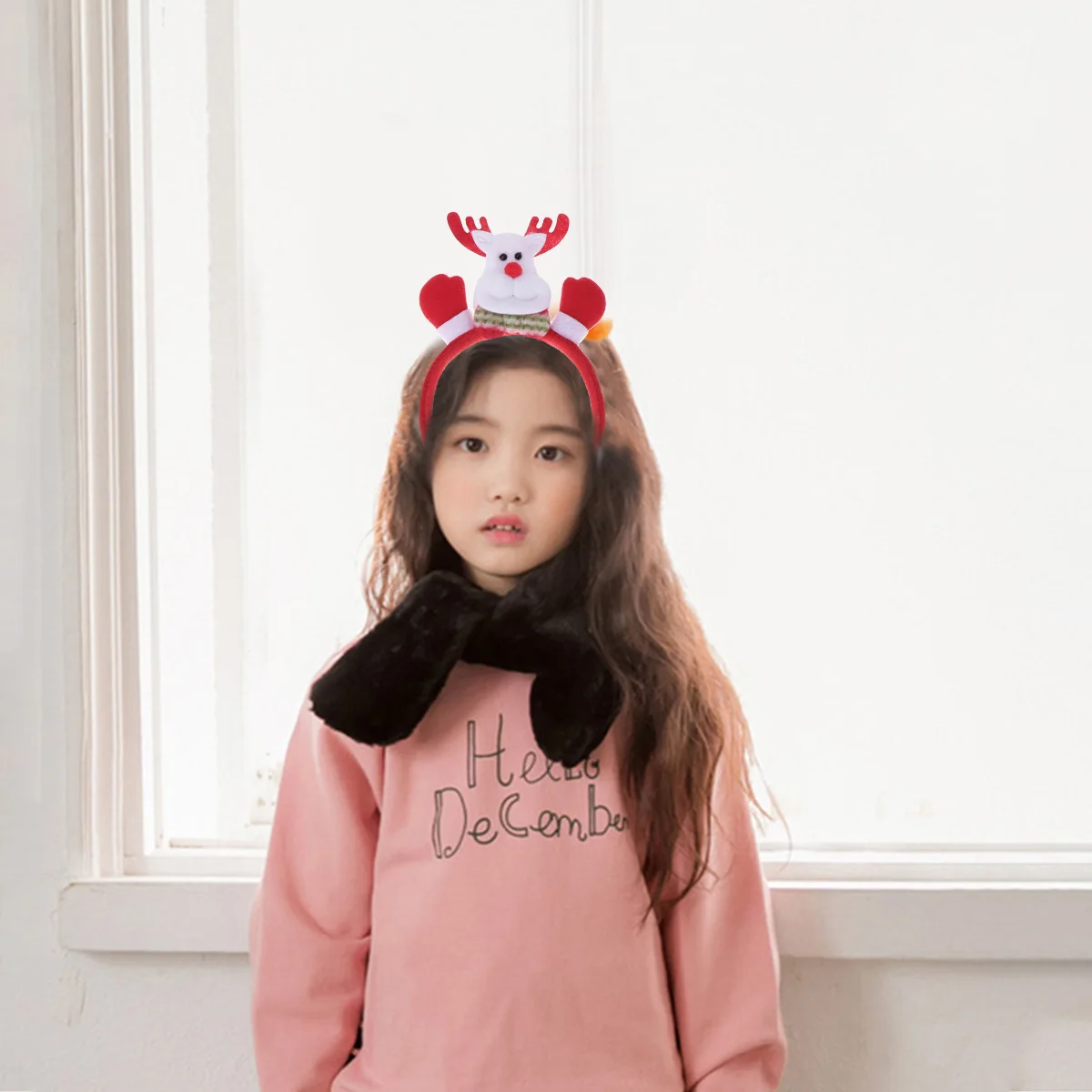 

4Pcs Christmas Luminous Headbands Comfortable Fit Santa Claus Snowman Deer Bear Pattern Glowing Hair Hoops Ideal for Wedding