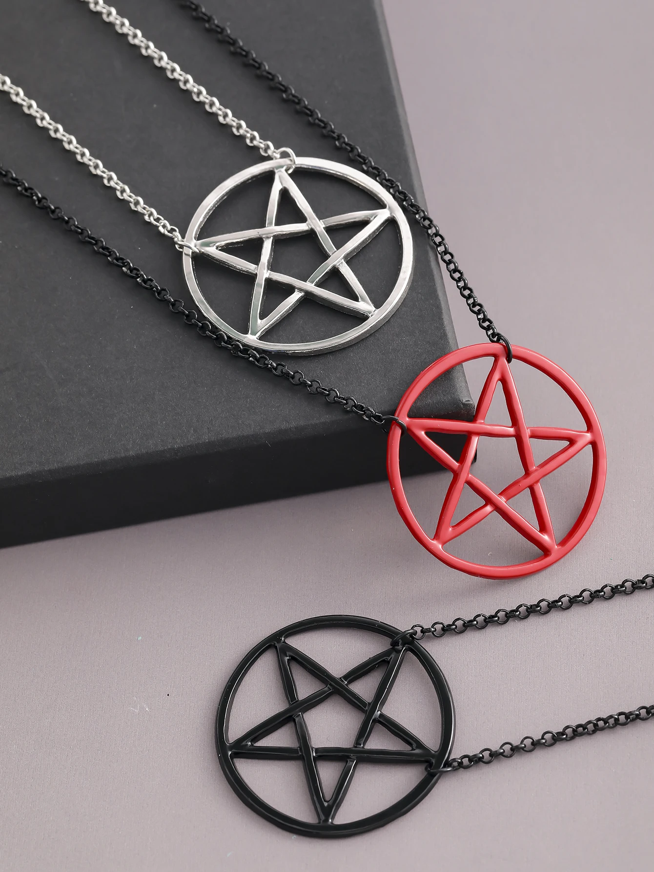 Fashion Inverted Black and Red Pentagram Pendant Satanic Symbol Necklace Unisex Amulet Jewelry