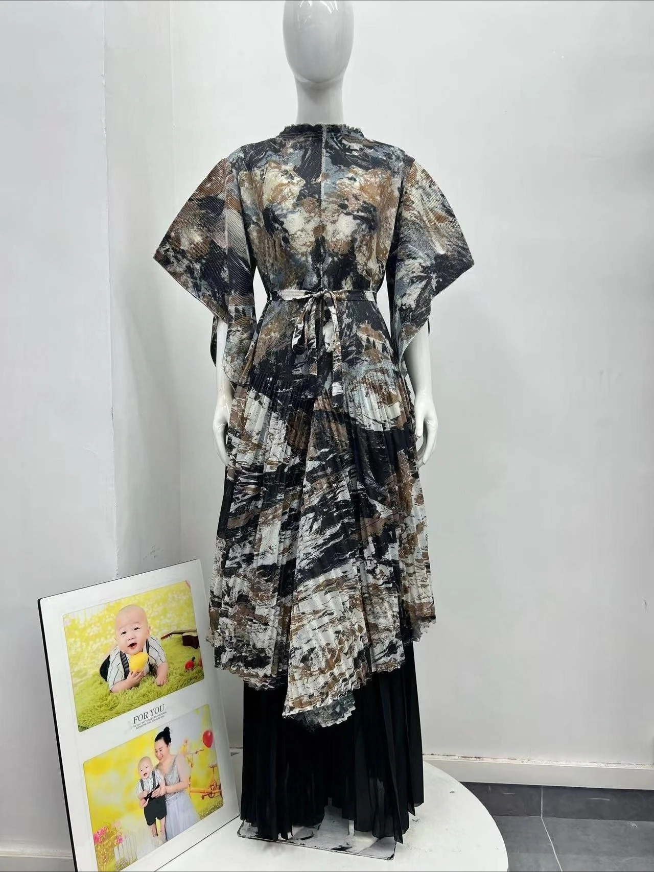Miyake 2025 automne en gros nouveau plissé à manches courtes costume élégant à la mode ample femmes imprimé robe longue deux pièces ensemble