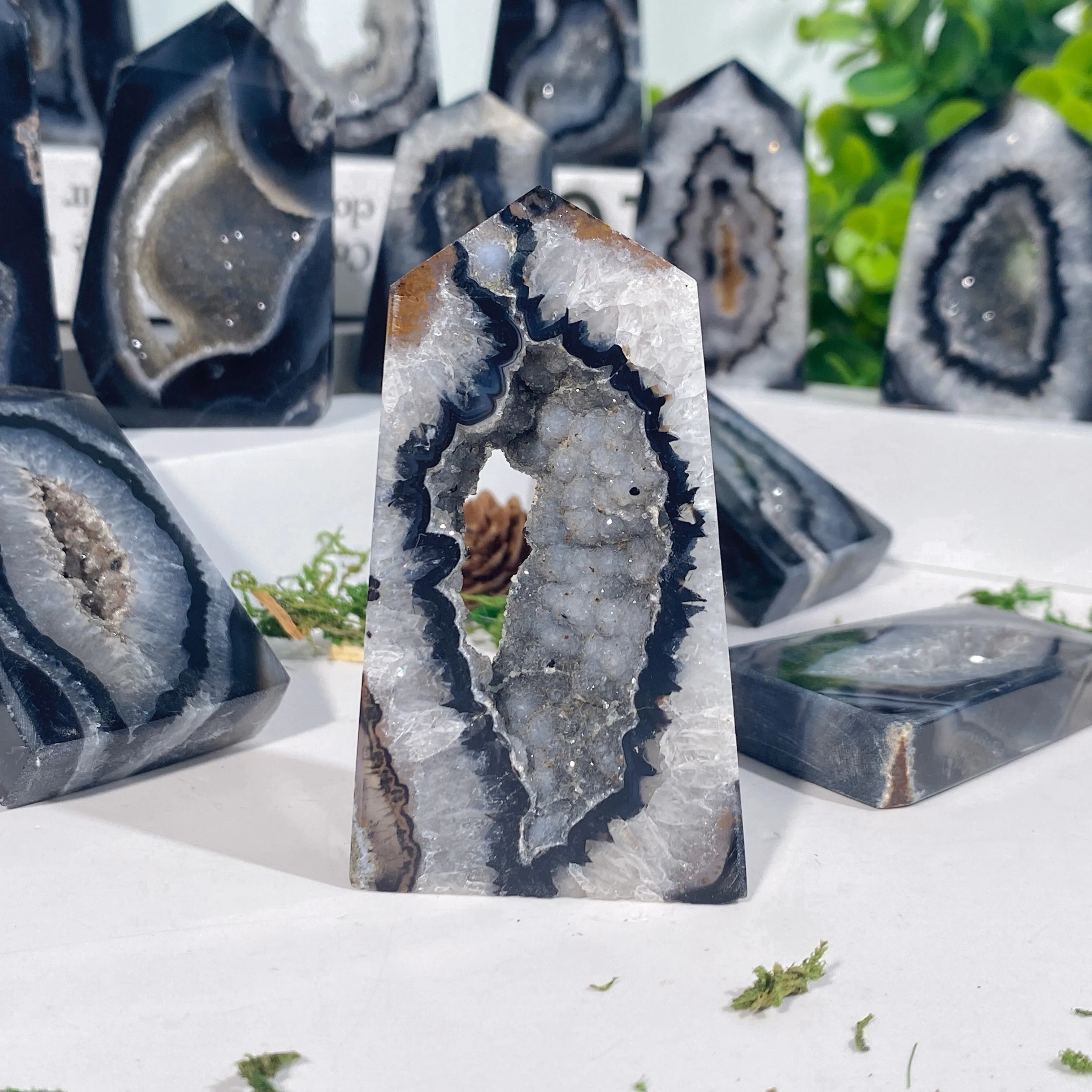 1 قطعة عشوائية عالية الجودة الأسود الجزع الجيود العقيق بوابة الكريستال الطبيعي بوابة ، الكريستال الطبيعي الديكور ، الأحجار الكريمة والمجوهرات ، بريق. #2