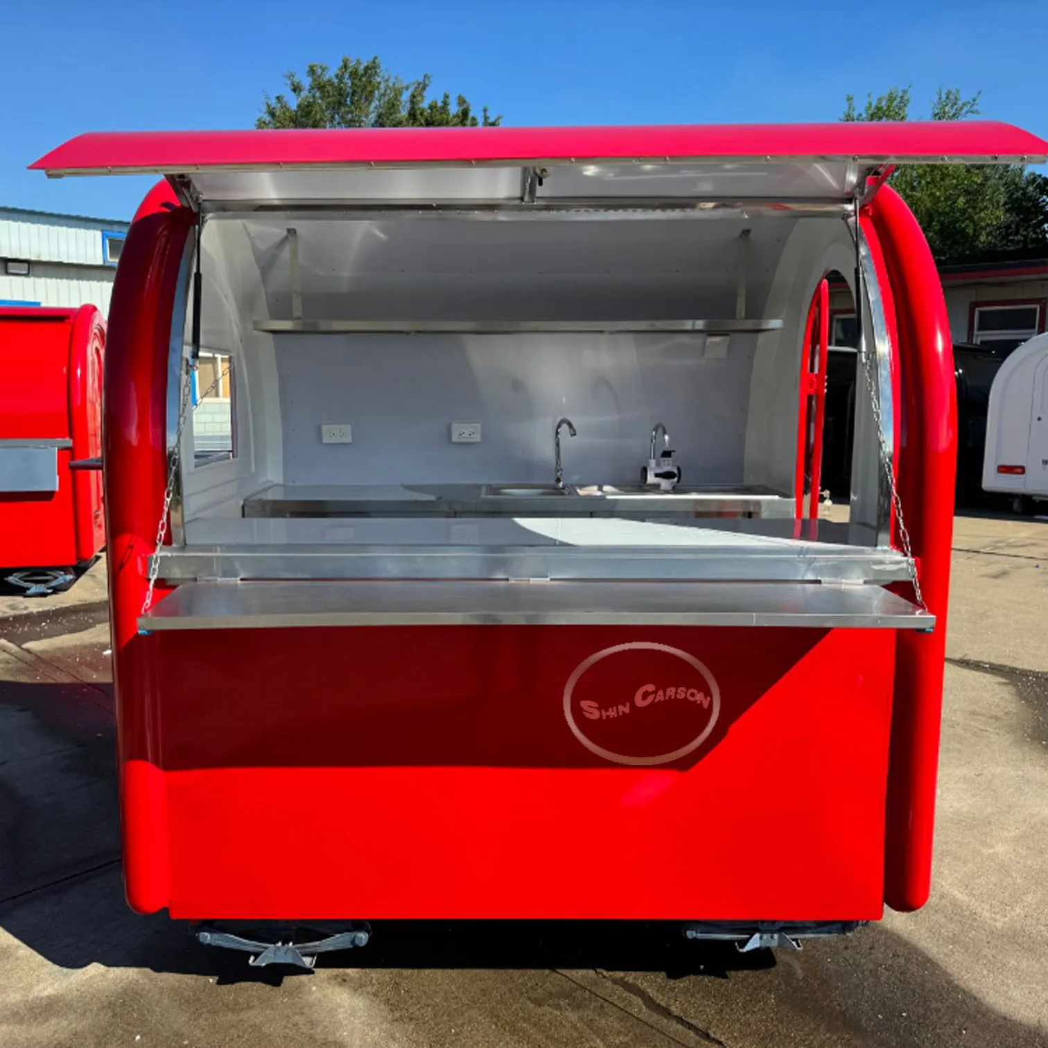 

High-Saturation Red Outdoor Food Trailer Recognizable at Markets And Exhibitions