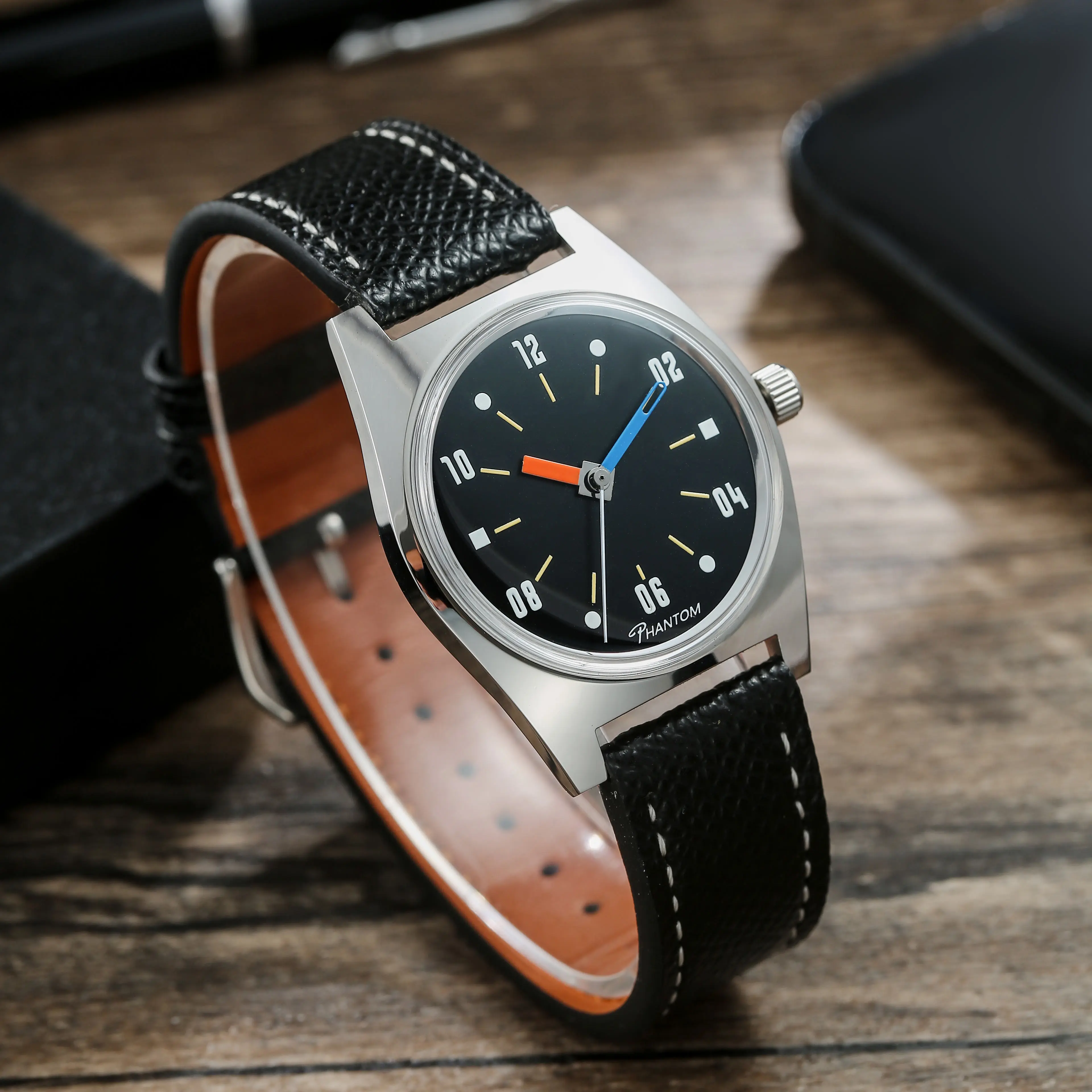 Phantom Retro Casual Men Manual Mechanical Watch Phantom 36mm Dial Fluted Bezel Off‑White Dial 19mm Black Leather Strap