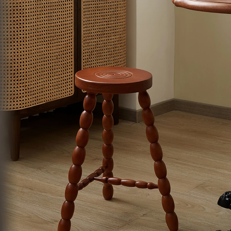 

Retro solid wood small round low stools for home use, creative leisure, high-end feeling, modern and simple small unit design