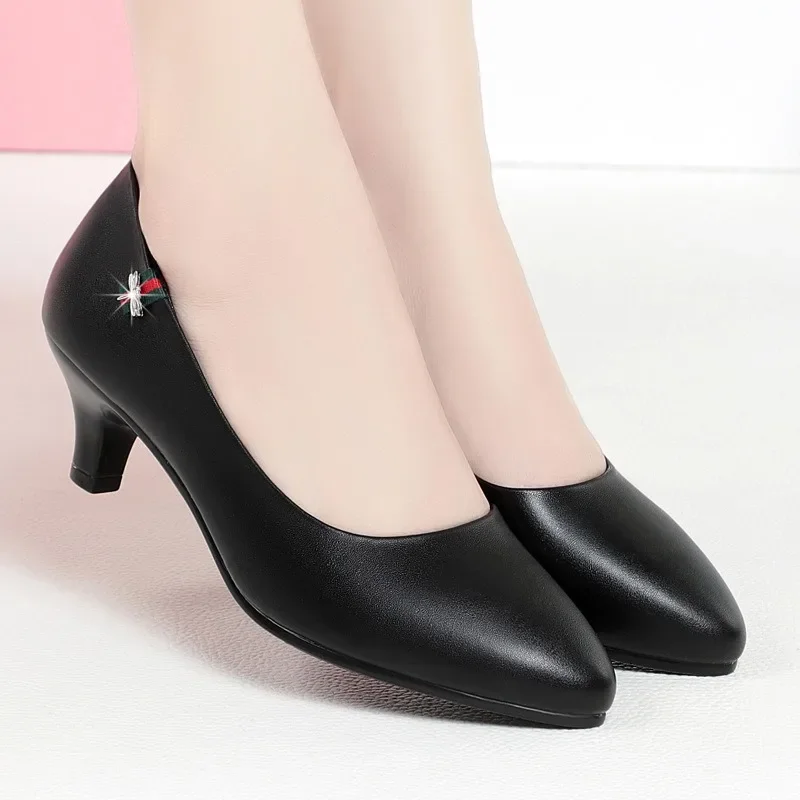 

Women Fashion High Quality Black Patent Leather Spring Slip on Square Heel Shoes Lady Cool Autumn Shoes Sapatos Femininas B824