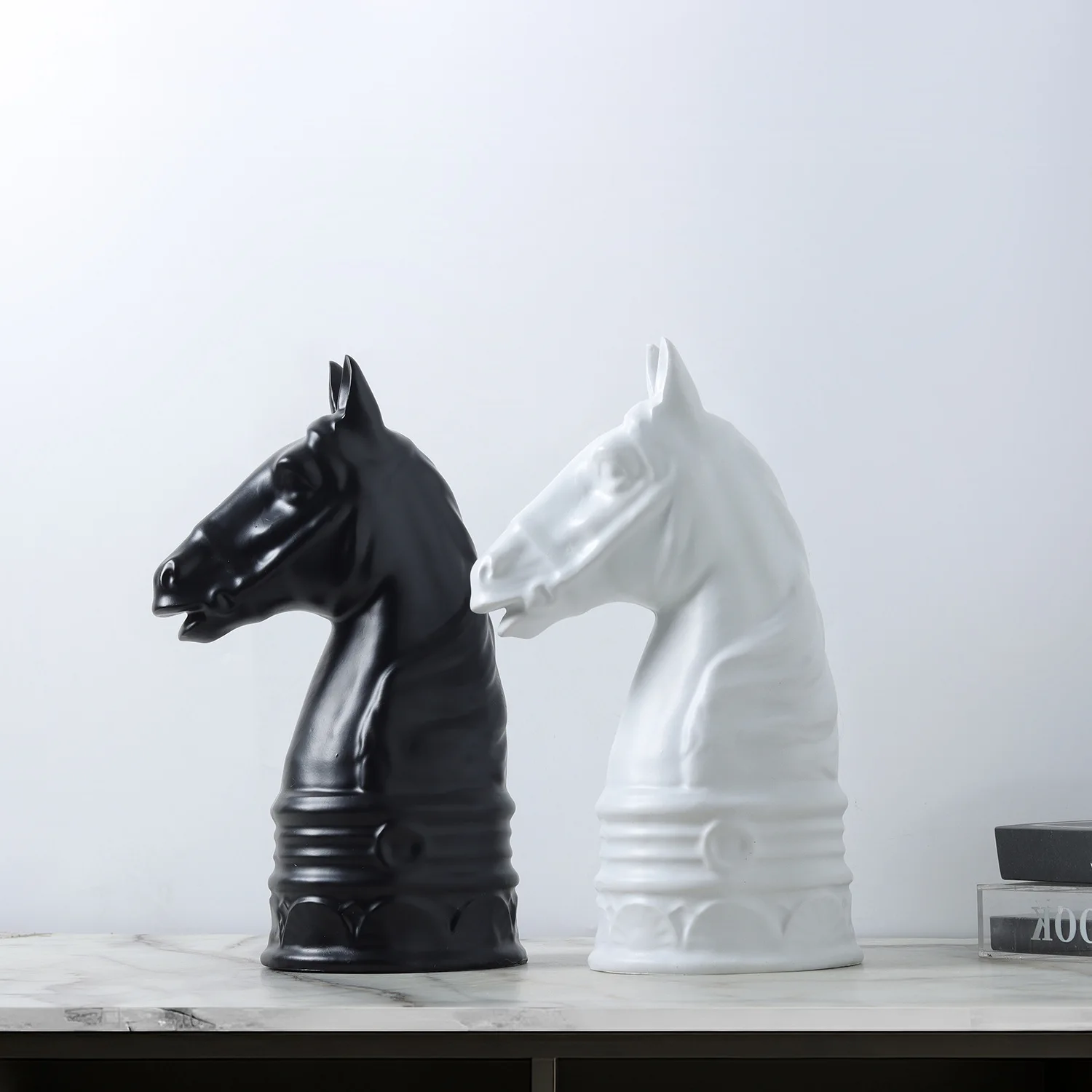 Black Resin War Horse Head Sculpture Ornament Retro Equestrian Statue Decor For Living Room Study Office Desk Light Luxury Gift