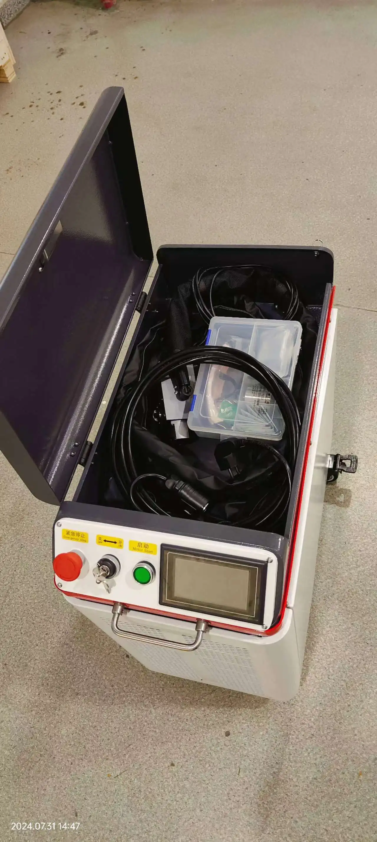 300W Portable Fiber Laser Cleaning Machine Industrial Grade for Rust Painting Oil Coating Removal Surface Preparation Tool