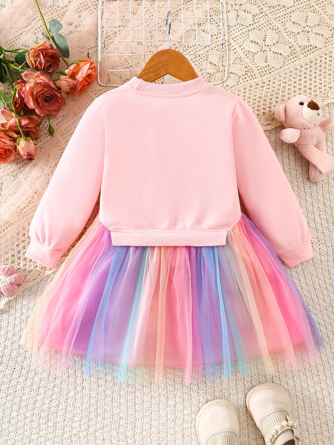 Cartoon-Bär bedrucktes Prinzessinnenkleid mit Regenbogen-Mesh und langen Ärmeln, Schleifenknoten, Frühlings- und Herbstkleid für Mädchen, süß und lieblich. – Detail 5