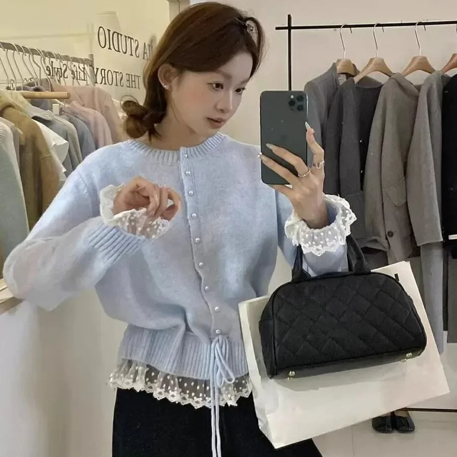 

Женский весенний утягивающий универсальный кардиган, вязаный полиэстер, корейский милый свитер с кружевной отделкой и поясом, свободный крой, круглый вырез, 2025 г.