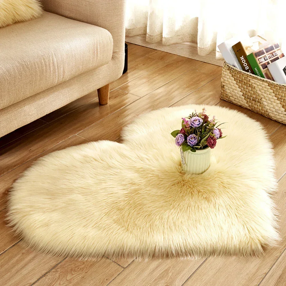 1*1.3FT Plush Heart-Shaped Carpet Bedroom Living Room Girl Non-Slip Floor Mat Small Carpet 30*40cm Home Décor Textile Rugs