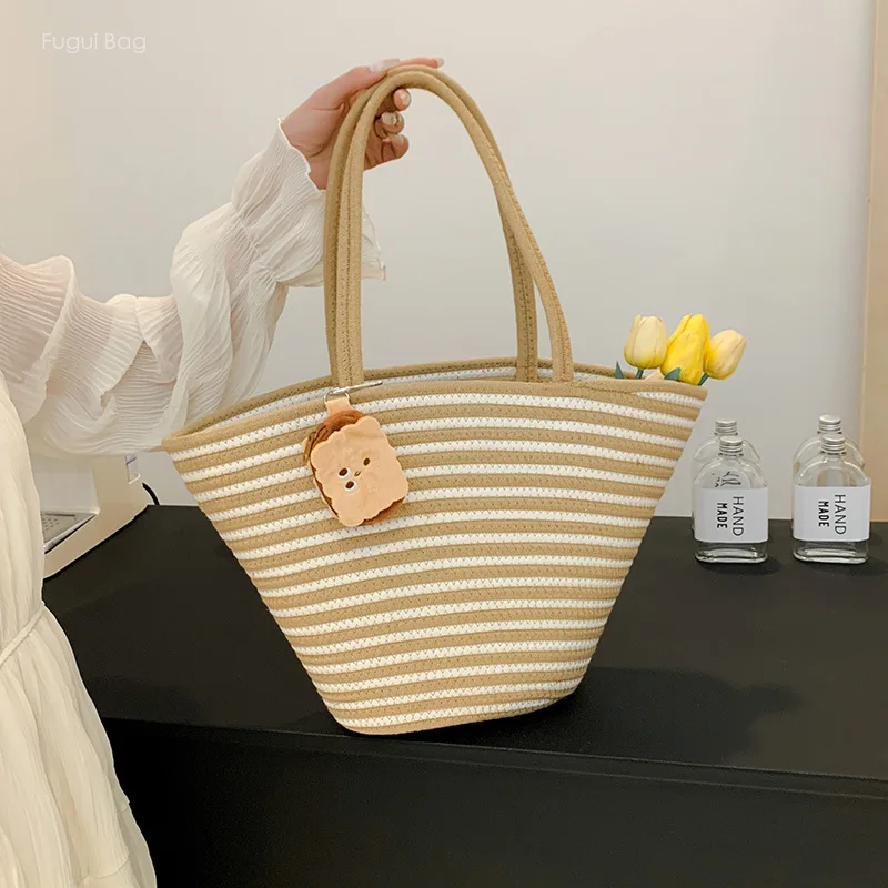 Le sac sous les bras pour femme est à la mode, décontracté et polyvalent avec un simple message, tissé dans une nouvelle grande capacité