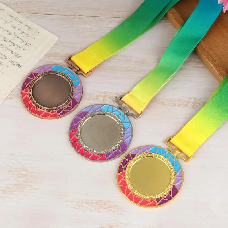 

Металлические награды Медали с шейной лентой Золото Серебро Бронзовый стиль для спортивной академической продукции или любого соревнования Диаметр