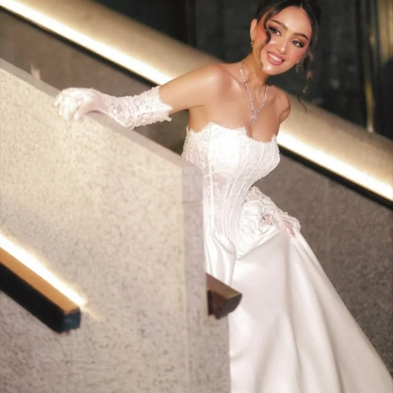 

Simple Satin White Appliques Wedding Dresses off-shoulder A skirt flower decal Bridal Gowns Made Customized