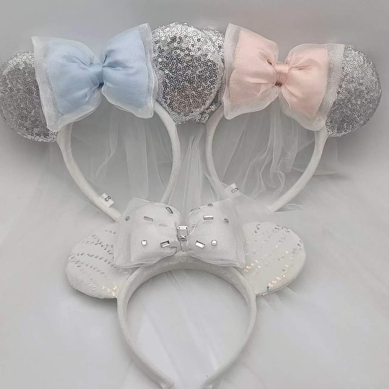 

Повязка на голову с ушками Минни Маус от Disney, синий бант, блестящая вуаль, аксессуар для волос, милый подарок