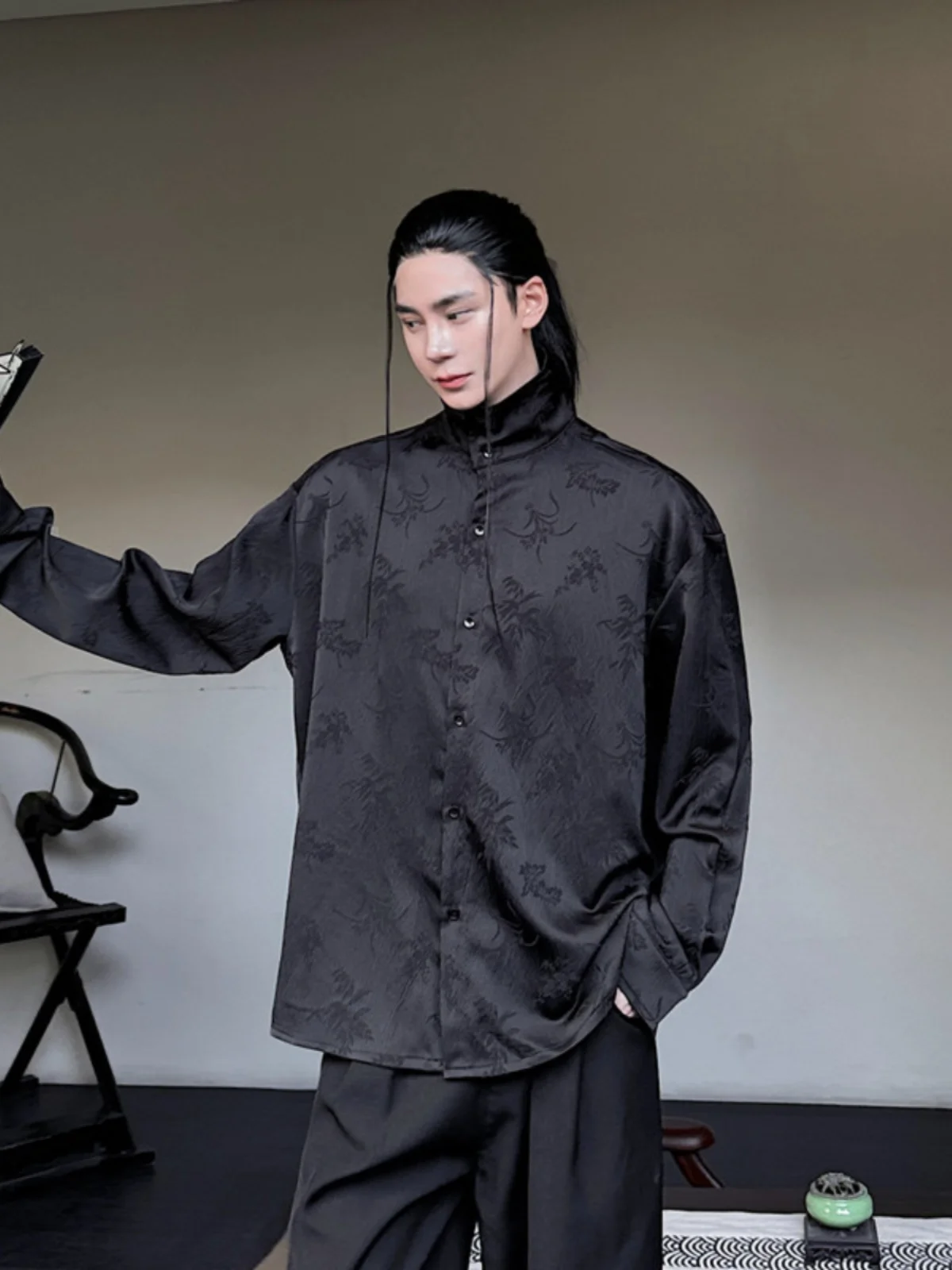 

Новая мужская длинная рубашка-свитер 2025 года в китайском стиле, с вышивкой, воротником-стойкой, драпировкой, в ретро-стиле, модная, весенняя, свободного кроя.