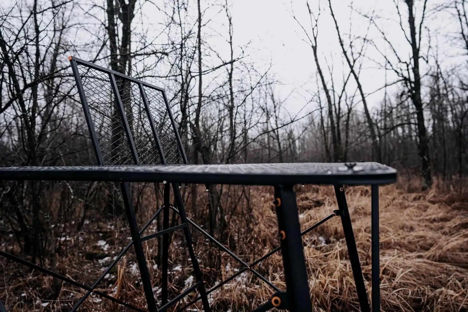 منصة أعمى أرضية 65 بوصة طول × 65 بوصة عرض × 5 بوصة ارتفاع - منصة عالمية لباب الصيد في الهواء الطلق من الفولاذ المطلي بالمسحوق