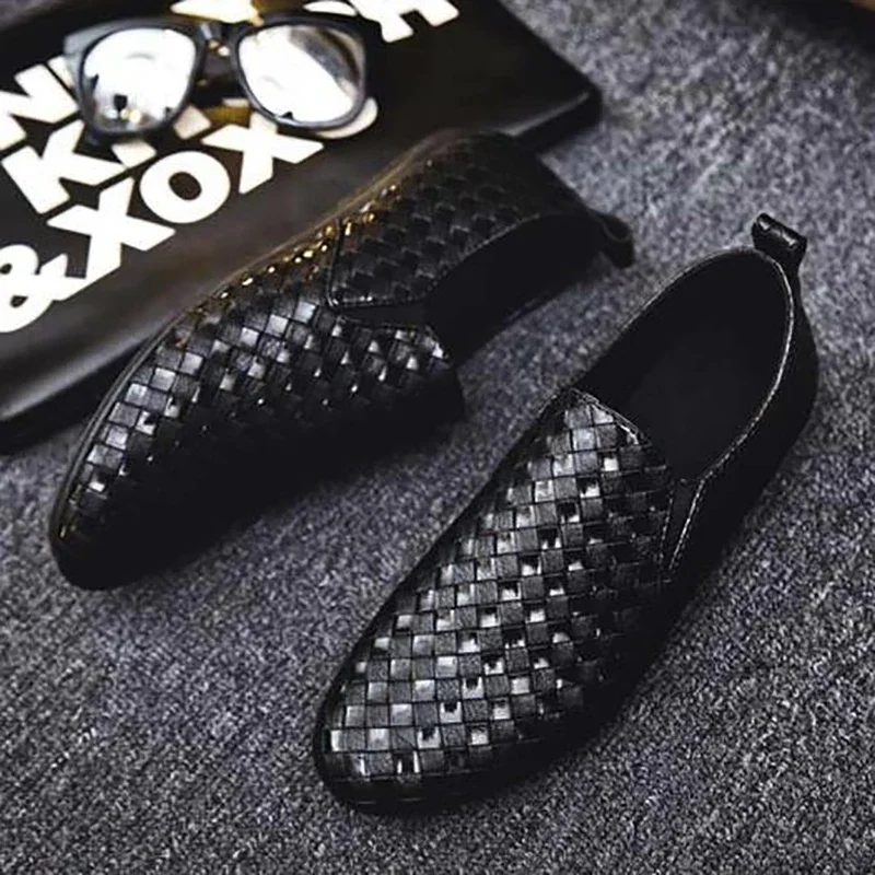 Men Casual Shoes Fashion Light Men Loafers New Moccasins Breathable Slip on Black Driving Shoes Plus Size Glossy Leather Shoes