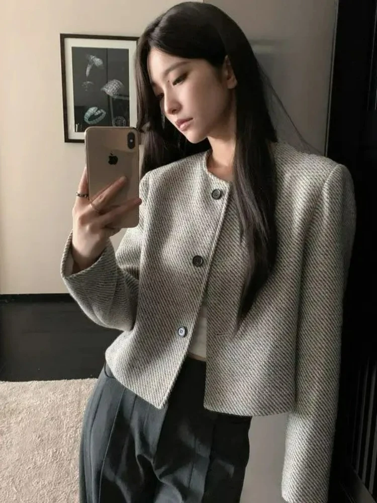 

2025 Spring Autumn New Short Retro Round Single Buttoned Loose Striped Outerwear for Women Coat Women Jacket